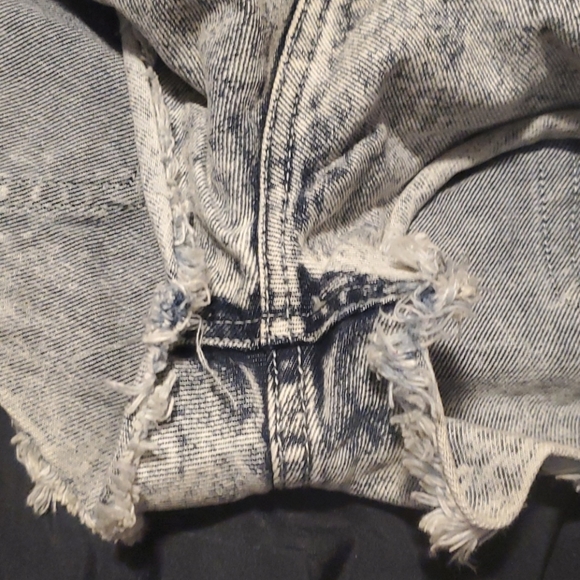 🔴Distressed style micro shorty Acid Wash shorts - Picture 6 of 13